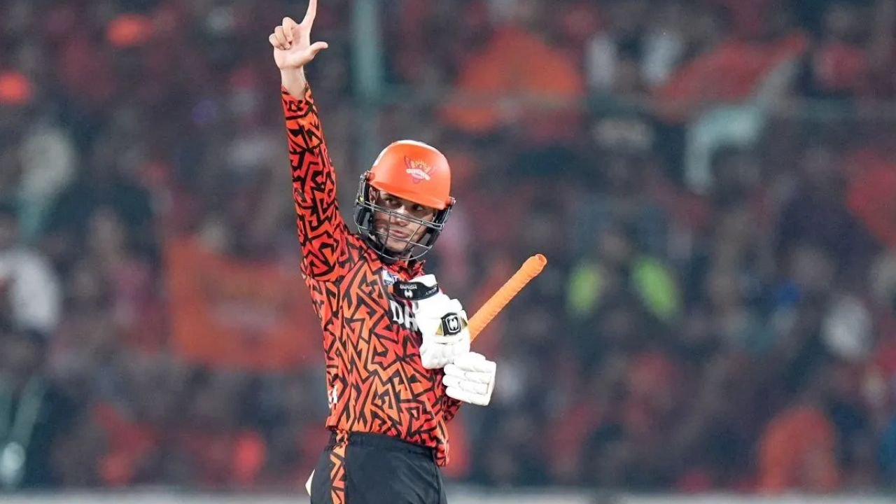Abhishek Sharma की ऐतिहासिक पारी से Hyderabad में छाया जश्न, SRH ने दर्ज की धमाकेदार जीत Abhishek Sharma की ऐतिहासिक पारी से Hyderabad में छाया जश्न, SRH ने दर्ज की धमाकेदार जीत