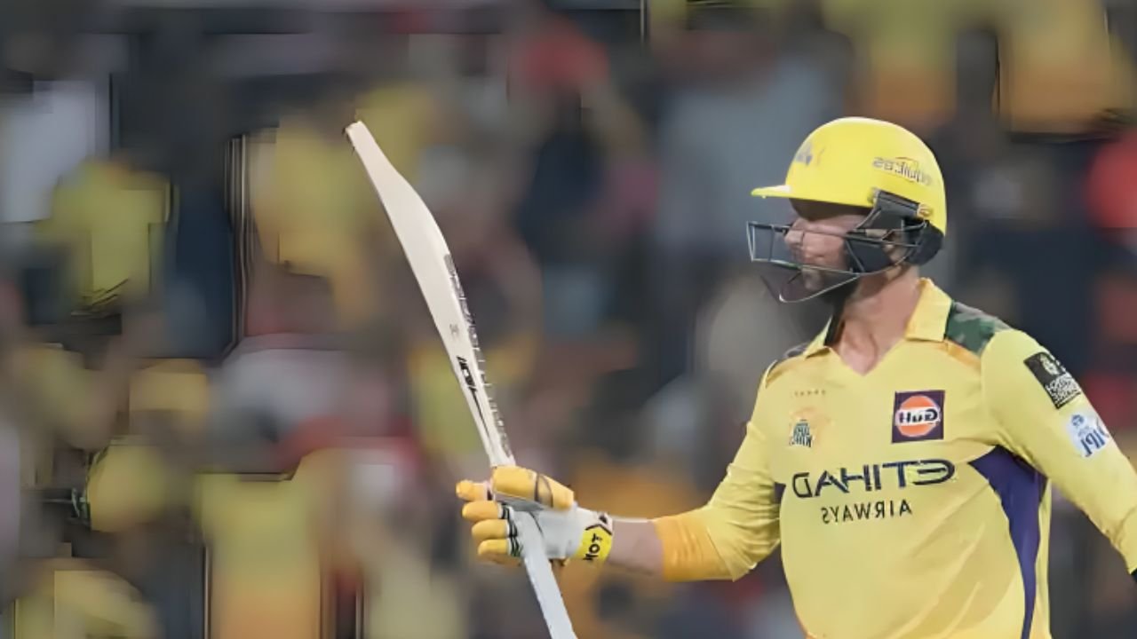 Devon Conway को Retire Out करने के CSK के फैसले पर भड़के Michael Clarke Team Strategy पर उठाए Tough Questions Devon Conway को Retire Out करने के CSK के फैसले पर भड़के Michael Clarke Team Strategy पर उठाए Tough Questions