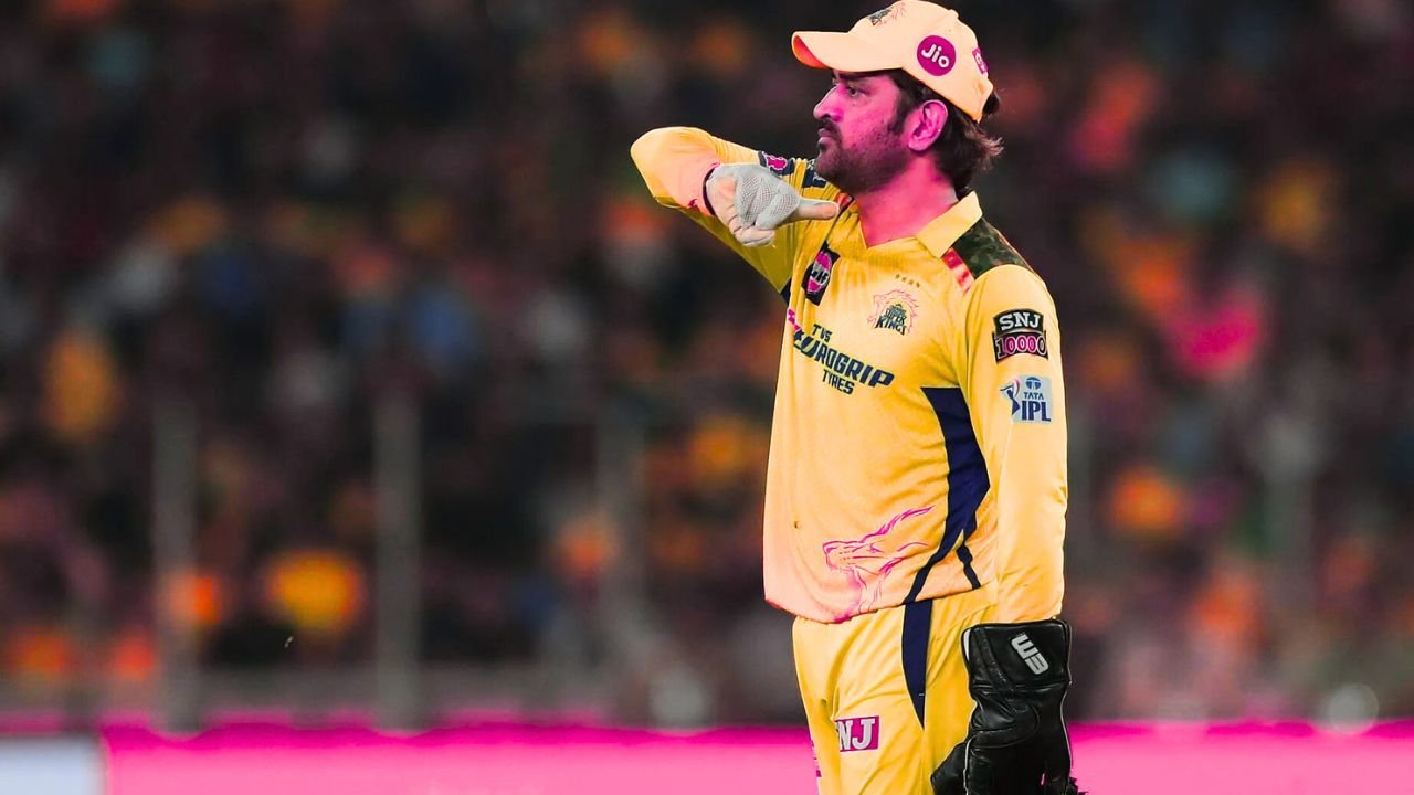 Dhoni ने खोले Childhood के Secrets: बोले पापा की सख्ती से डर लगता था दीवार फांदने की हिम्मत नहीं होती थी Dhoni ने खोले Childhood के Secrets: बोले पापा की सख्ती से डर लगता था दीवार फांदने की हिम्मत नहीं होती थी