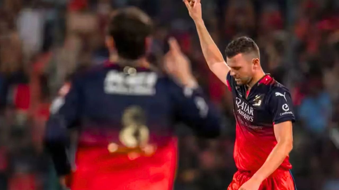 Australian fast bowler Josh Hazlewood ने Royal Challengers Bangalore को Rajasthan Royals के खिलाफ महत्वपूर्ण सफलता दिलाई Australian fast bowler Josh Hazlewood ने Royal Challengers Bangalore को Rajasthan Royals के खिलाफ महत्वपूर्ण सफलता दिलाई