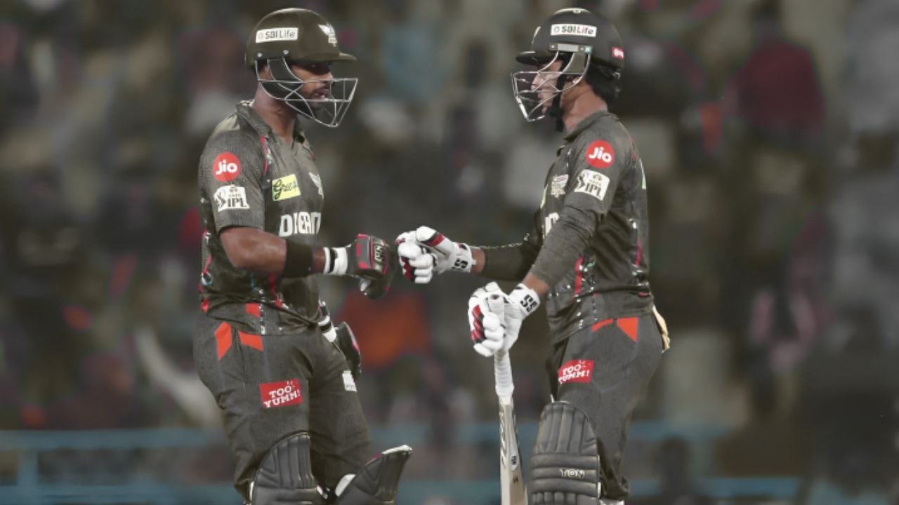 IPL 2025 का महासंग्राम: लखनऊ के गढ़ में भिड़ेंगे Giants और Indians – क्या Hardik की MI तोड़ पाएगी LSG का ‘Bogey Team’ तिलिस्म IPL 2025 का महासंग्राम: लखनऊ के गढ़ में भिड़ेंगे Giants और Indians – क्या Hardik की MI तोड़ पाएगी LSG का ‘Bogey Team’ तिलिस्म