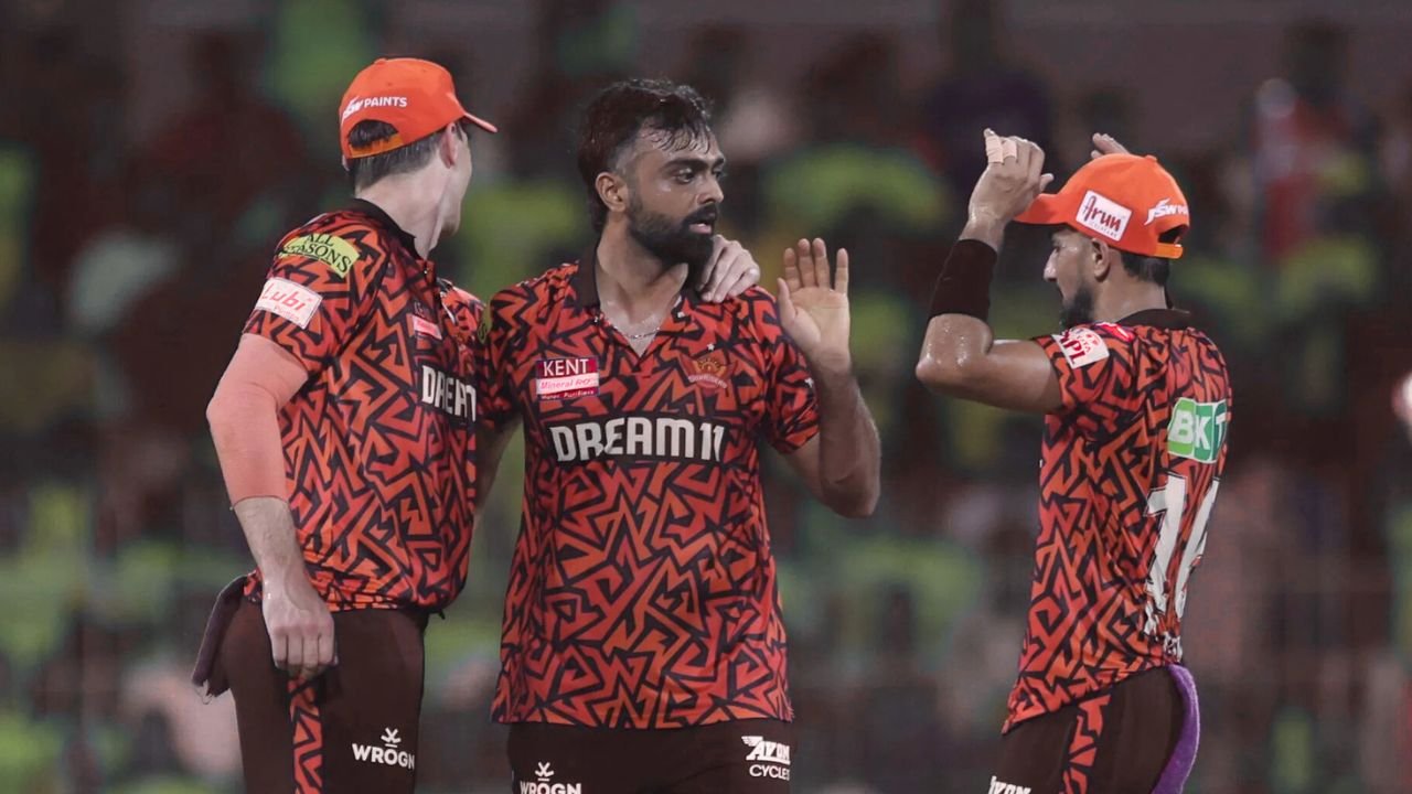 सनराइजर्स हैदराबाद का ऐतिहासिक पल CSK को 5 विकेट से हराकर प्लेऑफ की उम्मीदों को जिंदा किया