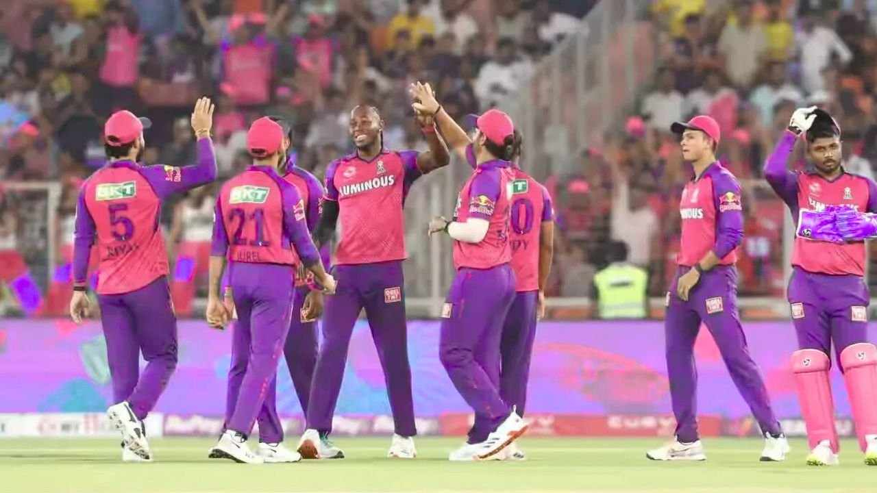 आकाश चोपड़ा का बड़ा दावा – RR में Hasaranga कर सकते हैं Farooqi की जगह एंट्री आकाश चोपड़ा का बड़ा दावा – RR में Hasaranga कर सकते हैं Farooqi की जगह एंट्री