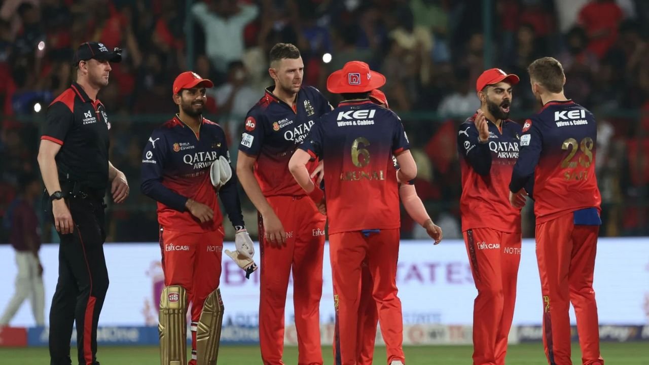 RCB बनाम SRH: प्लेऑफ में पहुंच चुकी बैंगलोर अब टॉप 2 की रेस में लखनऊ में होगा मुकाबला – जानें पूरी डिटेल RCB बनाम SRH: प्लेऑफ में पहुंच चुकी बैंगलोर अब टॉप 2 की रेस में लखनऊ में होगा मुकाबला – जानें पूरी डिटेल