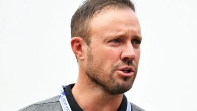 AB डीविलियर्स ने RCB के खिलाफ टिप्पणीकारों की आलोचना की बोला पिच देखो फिर बोलो