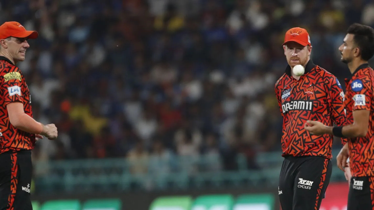 RCB vs SRH: विराट और फाफ की जोड़ी फिर मचाएगी धमाल? जानिए पिछले मुकाबले की पूरी कहानी RCB vs SRH: विराट और फाफ की जोड़ी फिर मचाएगी धमाल? जानिए पिछले मुकाबले की पूरी कहानी