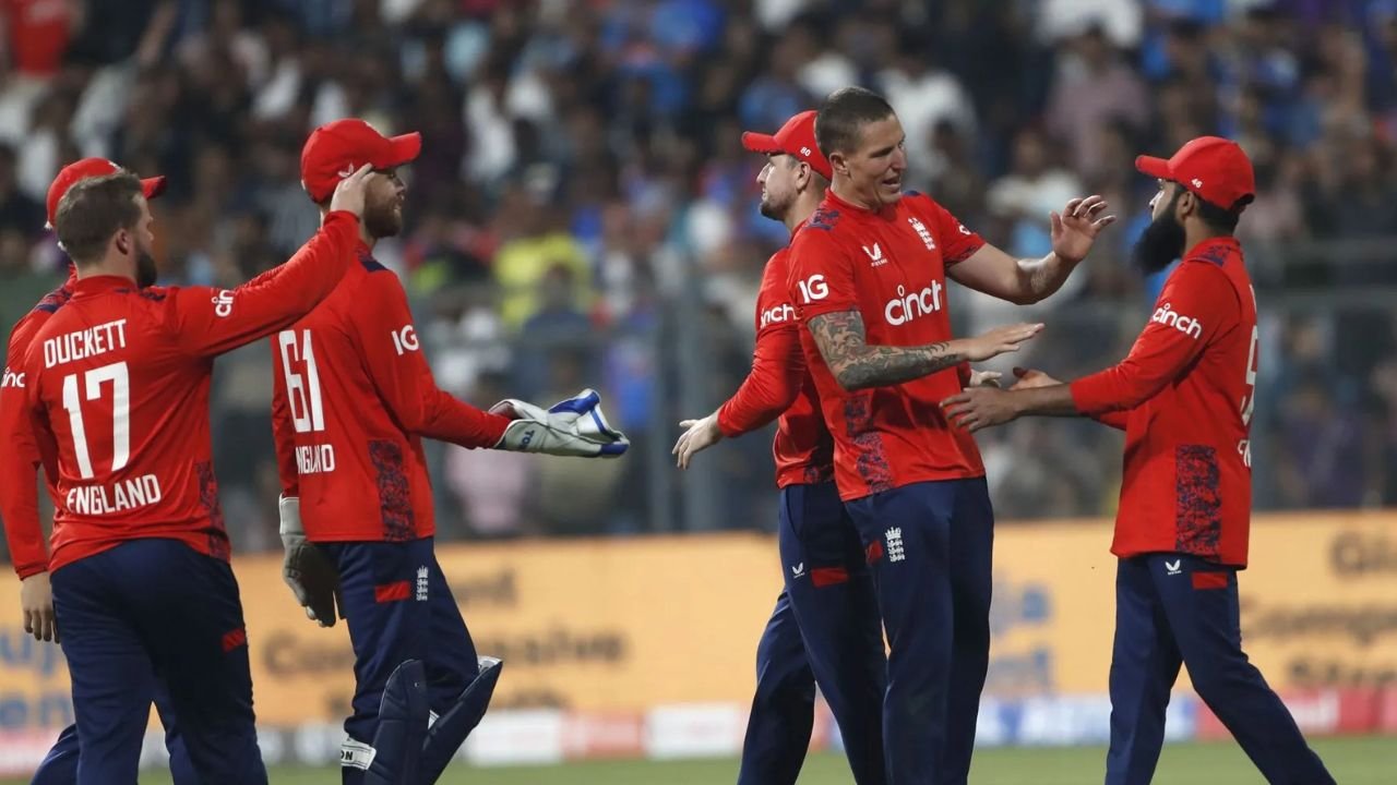 IPL 2025 की दौड़ में RCB को मिली राहत इंग्लैंड टीम से बाहर हुए Phil Salt और Livingstone IPL 2025 की दौड़ में RCB को मिली राहत इंग्लैंड टीम से बाहर हुए Phil Salt और Livingstone