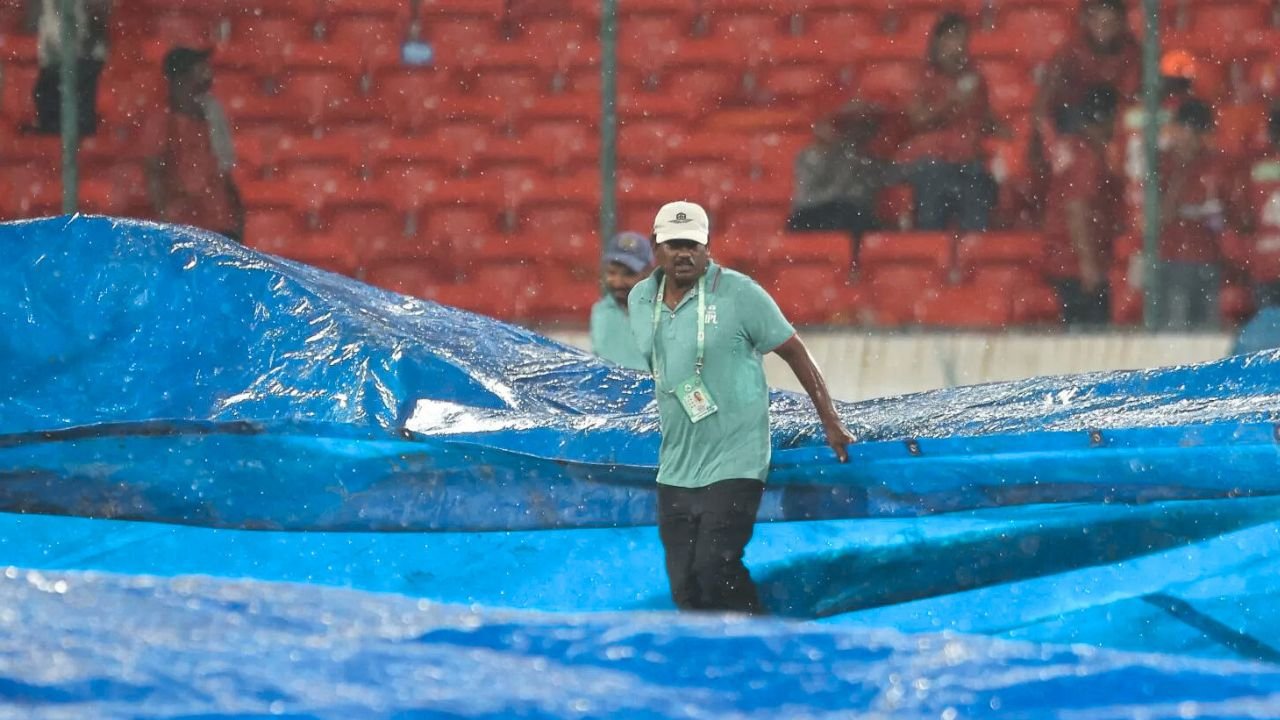 IPL 2025: हर्षल पटेल का स्लोअर बॉल धमाका अक्षर पटेल का बड़ा विकेट – कमिंस की हैरतअंगेज कैच से SRH का पलड़ा भारी