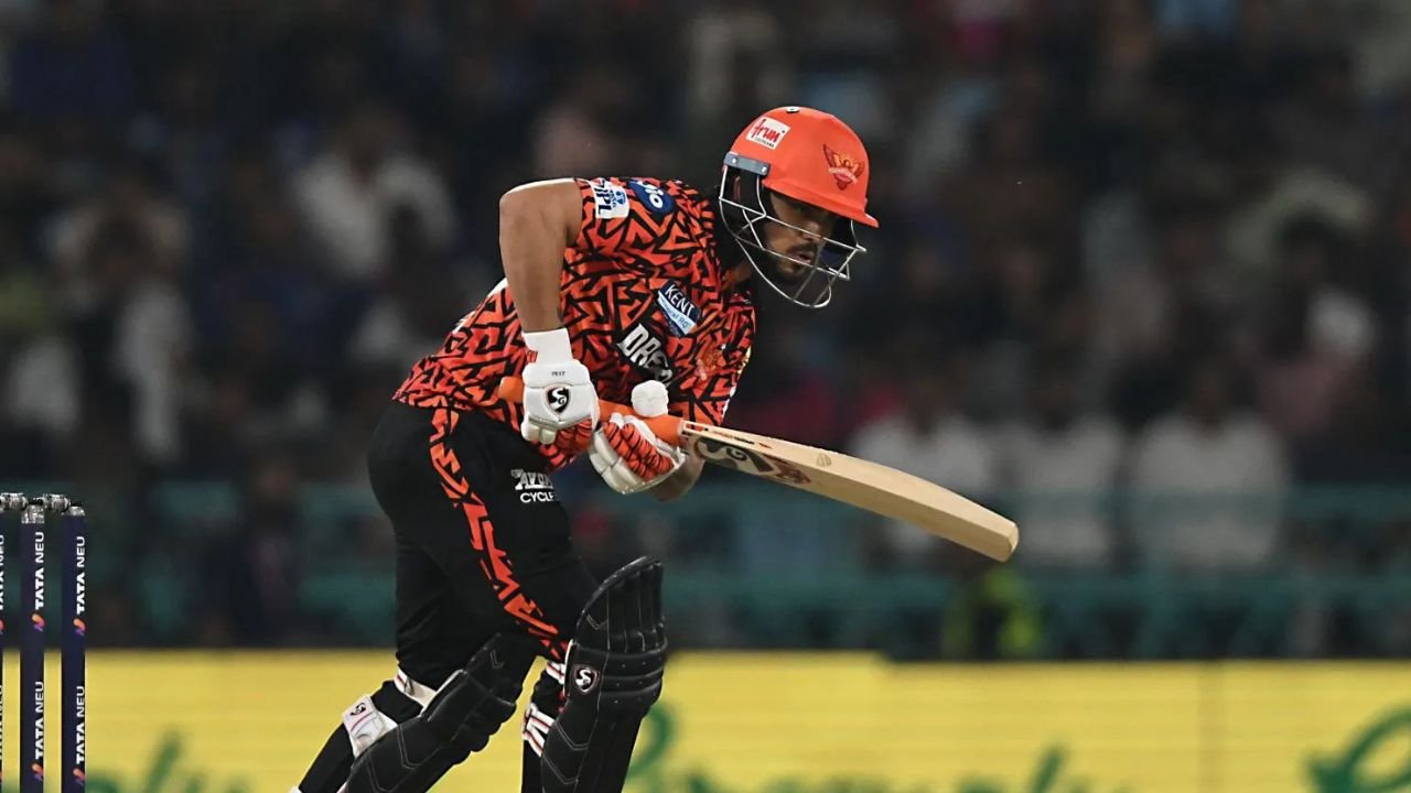 IPL 2026 से पहले SRH करेगी इस धाकड़ खिलाड़ी को रिटेन? टॉम मूडी ने दिया बड़ा बयान IPL 2026 से पहले SRH करेगी इस धाकड़ खिलाड़ी को रिटेन? टॉम मूडी ने दिया बड़ा बयान