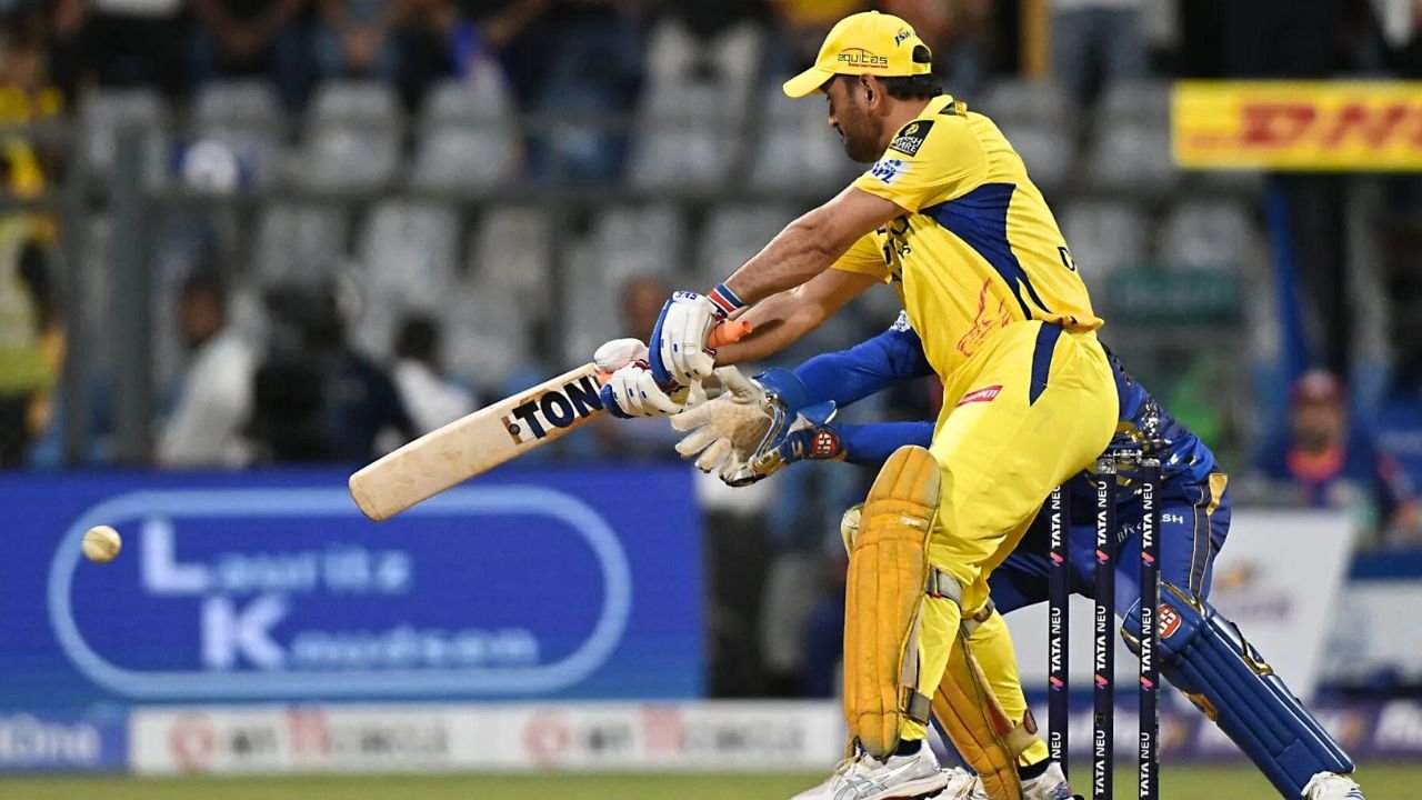 RCB vs CSK महामुकाबला: 52वें मैच में फिर टकराएंगे विराट और धोनी फैंस को फिर मिलेगा रोमांच का डोज़ RCB vs CSK महामुकाबला: 52वें मैच में फिर टकराएंगे विराट और धोनी फैंस को फिर मिलेगा रोमांच का डोज़