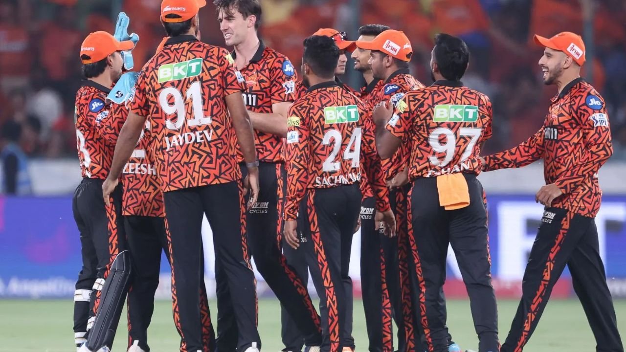 IPL 2025: पैट कमिंस ने दिल्ली के खिलाफ पहले ही ओवर में मचाया कहर फाफ डु प्लेसिस और करूण नायर बने शिकार IPL 2025: पैट कमिंस ने दिल्ली के खिलाफ पहले ही ओवर में मचाया कहर फाफ डु प्लेसिस और करूण नायर बने शिकार