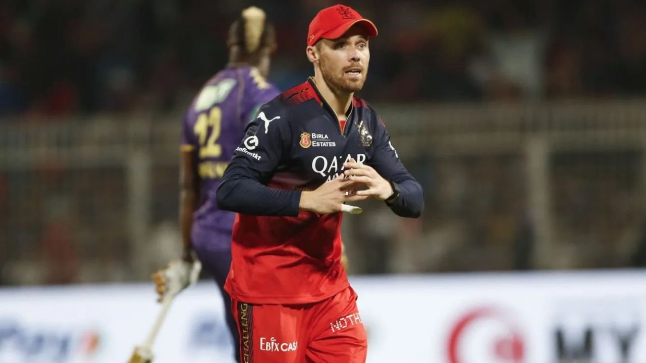 IPL 2025: RCB के फिल साल्ट ने लाजवाब जुगलिंग कैच से Abhinav Manohar को आउट किया