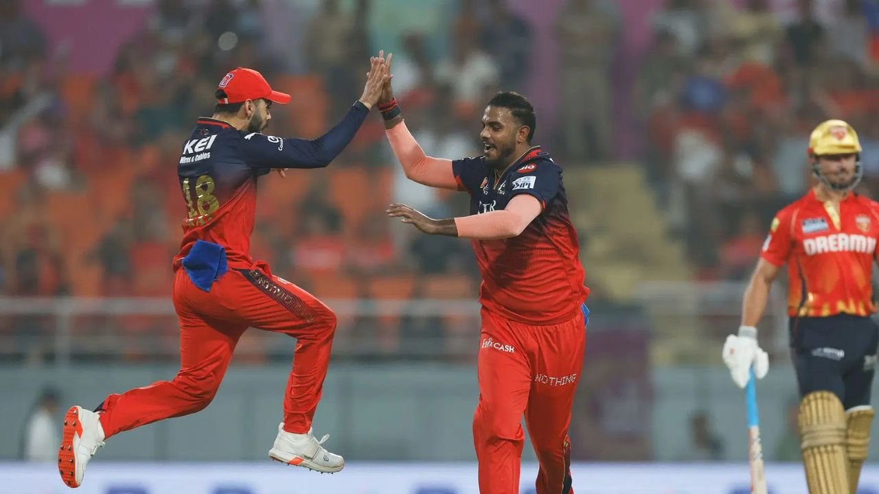 RCB का कहर: पंजाब किंग्स को 8 विकेट से रौंदा फाइनल की ओर एक और कदम RCB का कहर: पंजाब किंग्स को 8 विकेट से रौंदा फाइनल की ओर एक और कदम