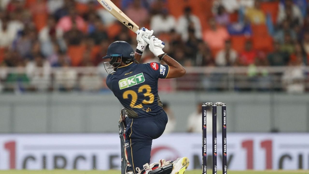 गुजरात टाइटंस के साई सुधर्शन ने IPL 2025 में जीता ऑरेंज कैप शुबमन गिल के बाद दूसरा खिलाड़ी गुजरात टाइटंस के साई सुधर्शन ने IPL 2025 में जीता ऑरेंज कैप शुबमन गिल के बाद दूसरा खिलाड़ी